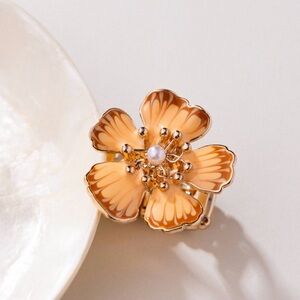 *NEW*  Paparazzi Gold and Brown Floral Ring

“Floral Fit”